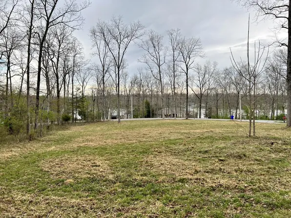 8664 Cherokee Trl, Crossville, TN 38572