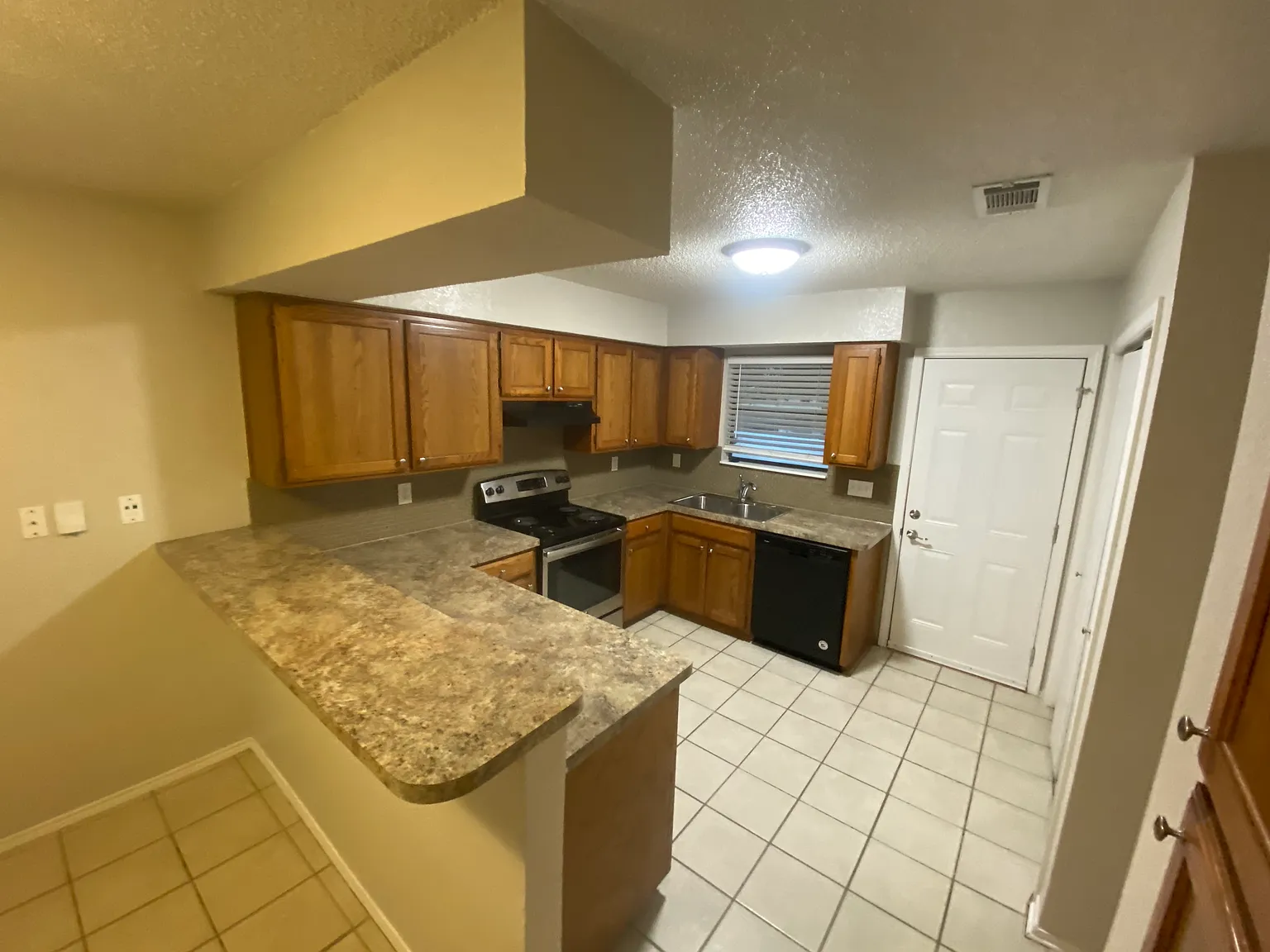 5314 Wild West Dr — Photo 4