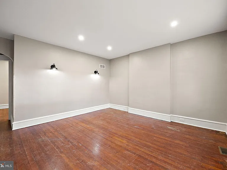 1522 W 7th St #1 — Photo 3