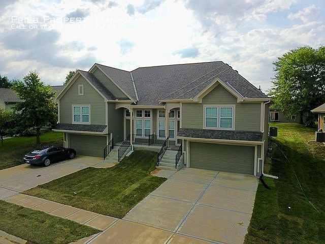 1st image of 1205 N 132nd St
