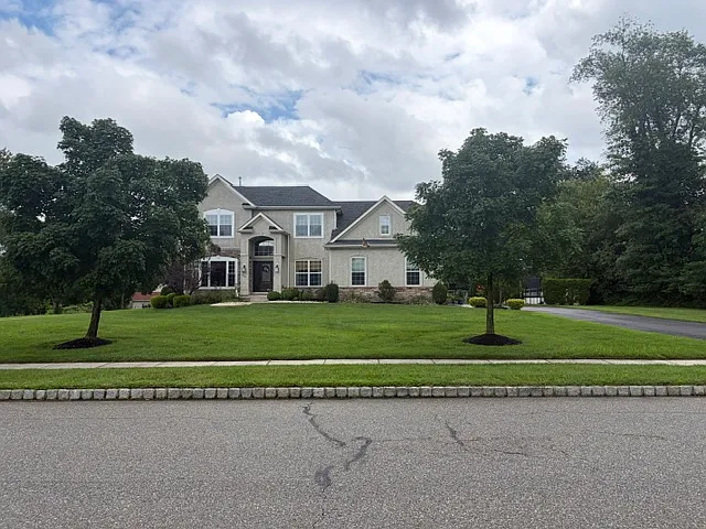 24 Curtmantle Rd — Photo 1