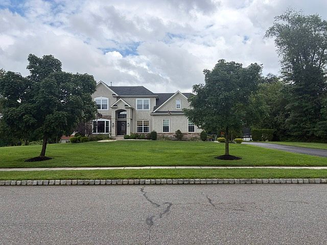 1st image of 24 Curtmantle Rd