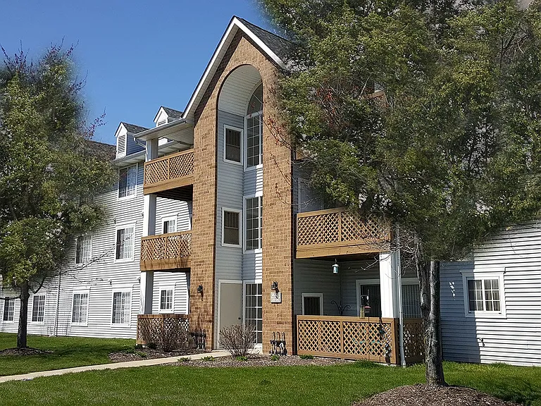 Hunters Hollow Apartments — Photo 26