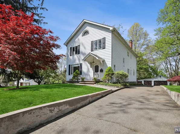 24 Fairview Ave, Montvale, NJ 07645