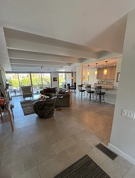 464 E San Jose Rd