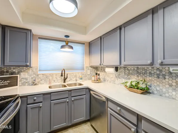 2315 W UNION HILLS Drive #112, Phoenix, AZ 85027