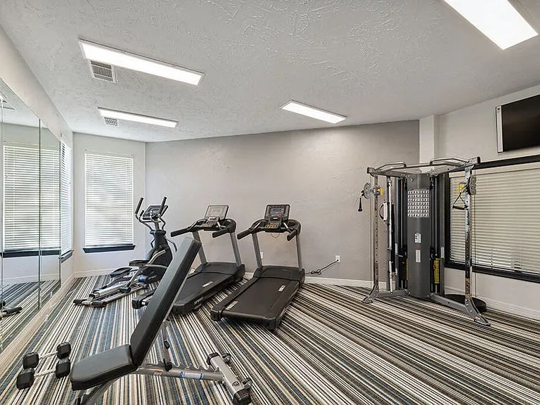 Tivoli Apartments — Photo 15