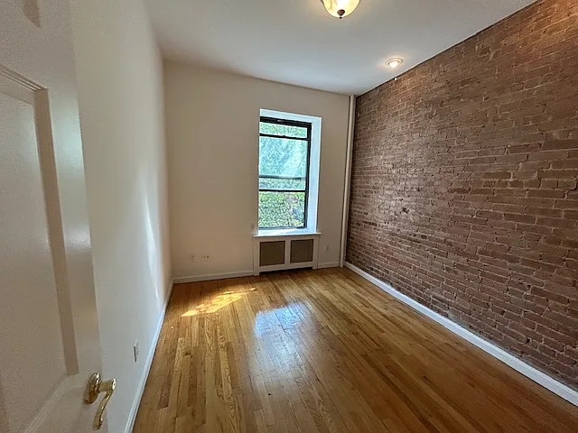 1402 Lexington Ave #2 — Photo 9