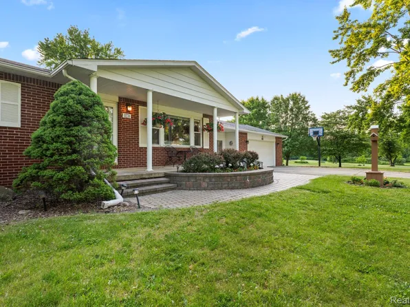 11270 Odell Rd, Linden, MI 48451