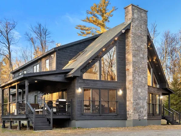 311 Woodmere Rd, Becket, MA 01223