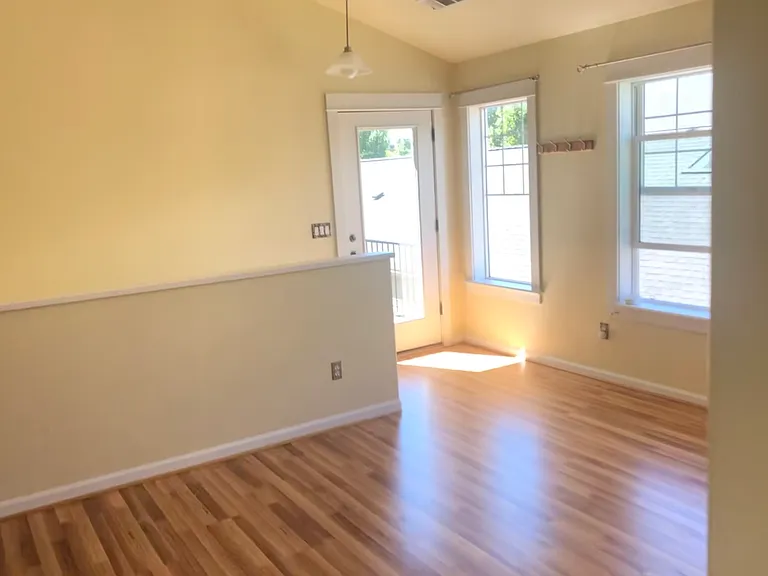 486 Clinton St — Photo 2