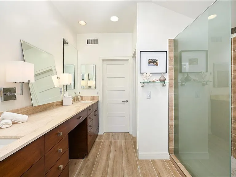 24472 Overlake Dr — Photo 26
