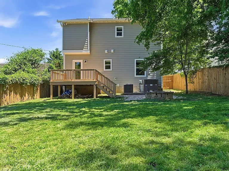 1224 Bessie Ave — Photo 2