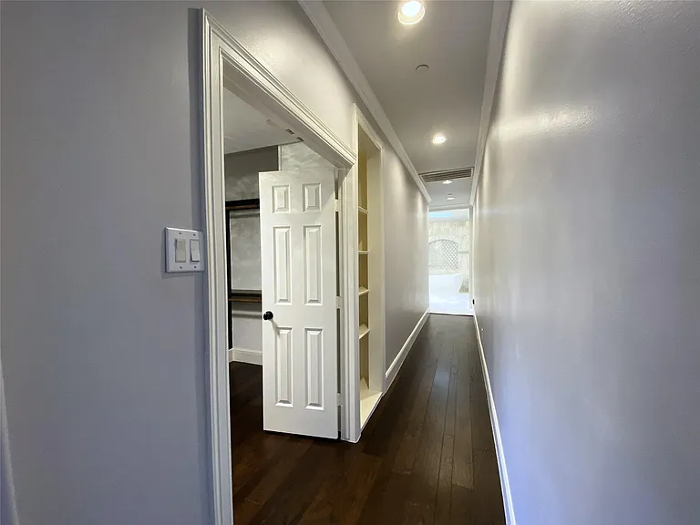 1012 Crocker St — Photo 32