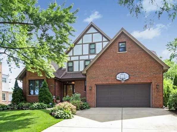 8143 N Prospect Ave, Niles, IL 60714