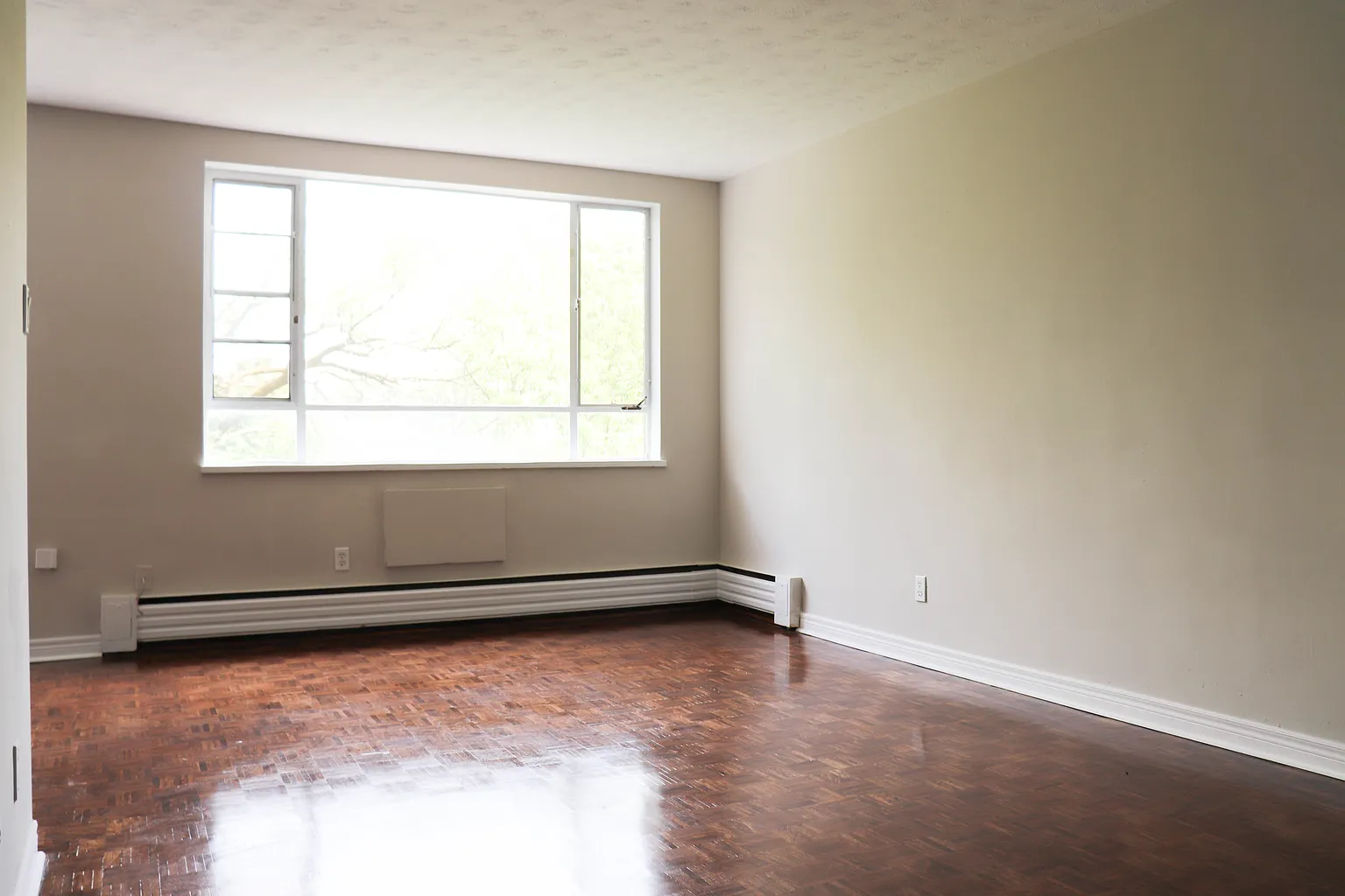 2895 Bathurst St #1-Bedroom photo 1