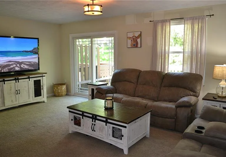266 Clearbrook Ct — Photo 3