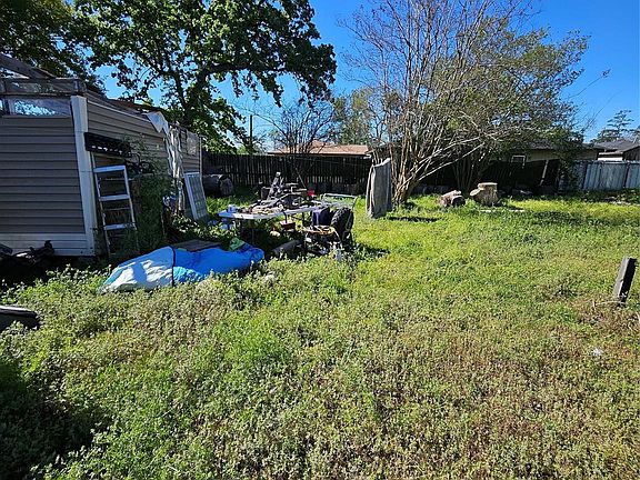 5th image of 6826 Larkstone St