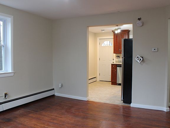 3rd image of 30 Lewis Pl Floor 2