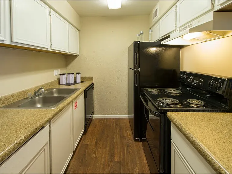 Allure Apartments — Photo 4