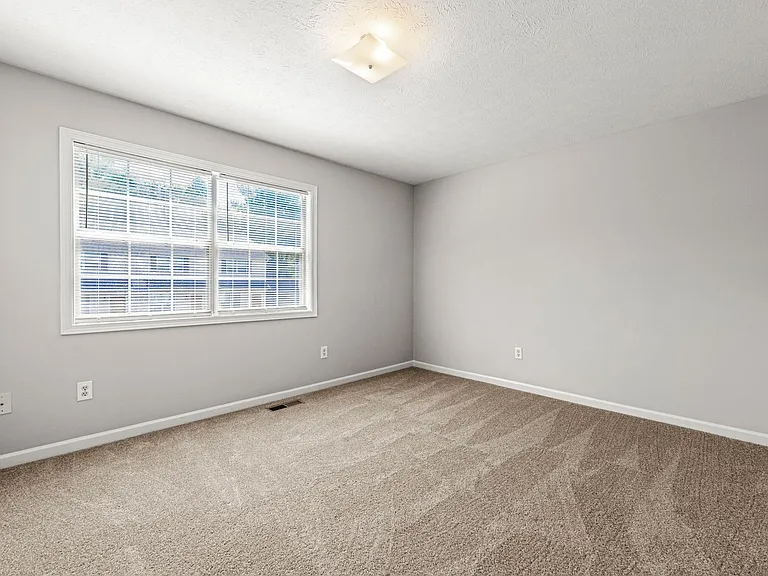 Westshire Townhomes — Photo 23