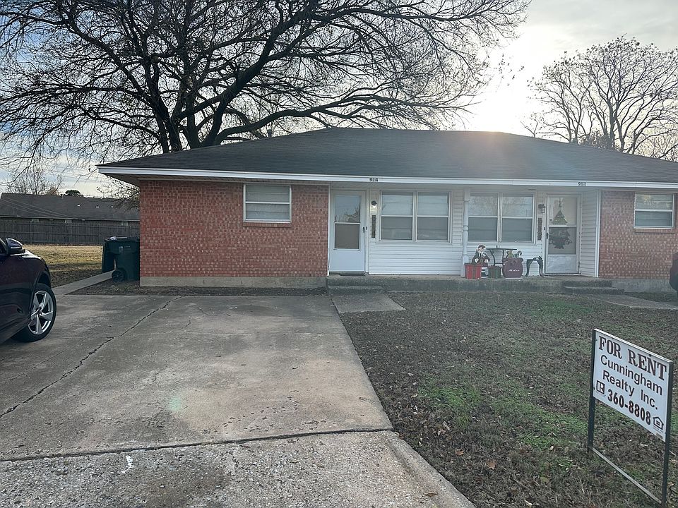 1st image of 914 Deonne Cir
