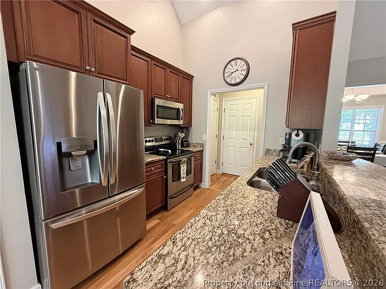 275 Maplewood Dr — Photo 7