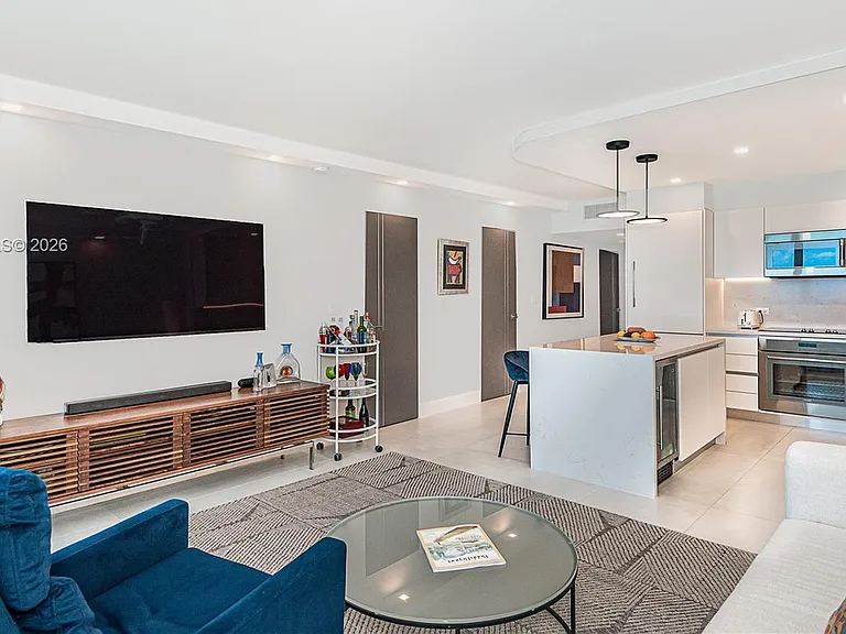 2301 Collins Ave #1440 — Photo 7