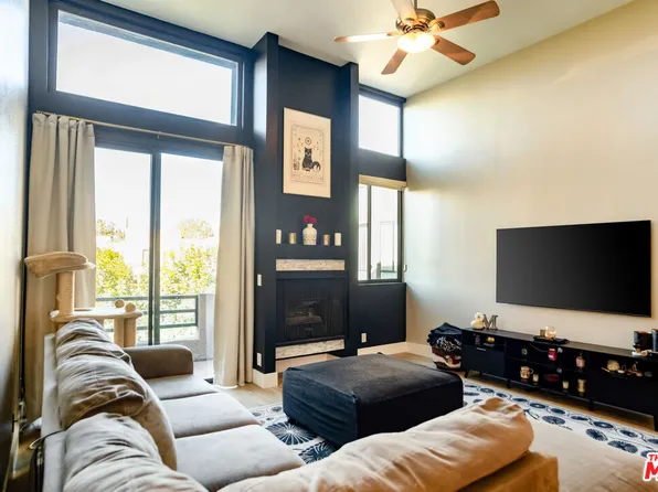 7826 Topanga Canyon Blvd APT 326, Canoga Park, CA 91304