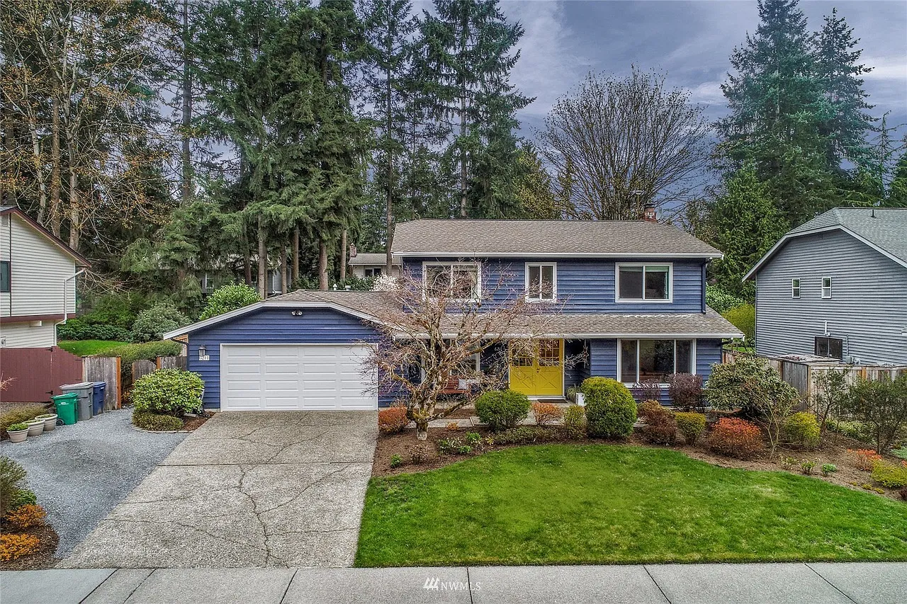 4 bed, 2.5 bath, 2360 sqft, $4,500 — Photo 1