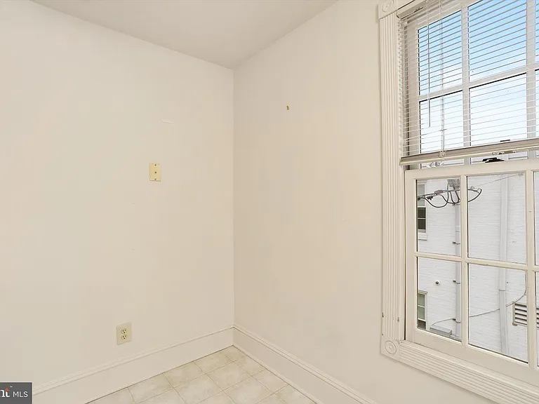 347 Nassau St #B — Photo 16