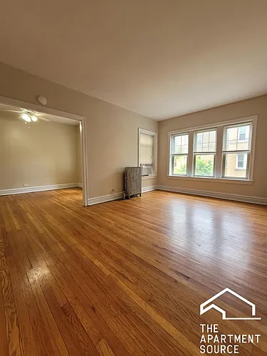 916 Reba Pl Photo 1
