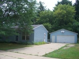 506 Park Ave, Waupaca, WI 54981