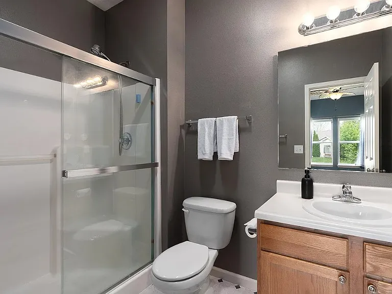 4570 Matthew St — Photo 12
