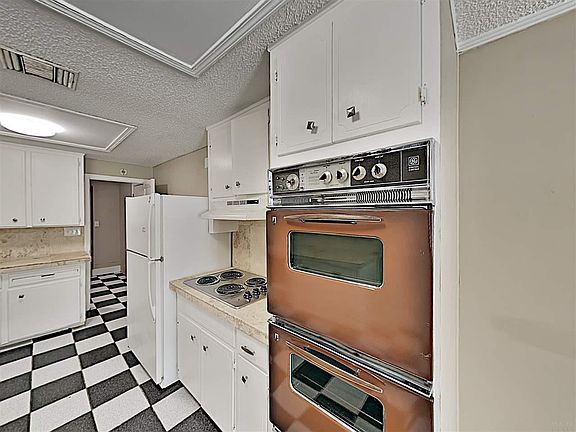 5th image of 5917 Walton St #A