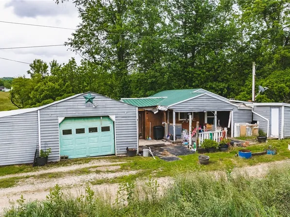 51 Lock 3 Rd, Elizabeth, WV 26143