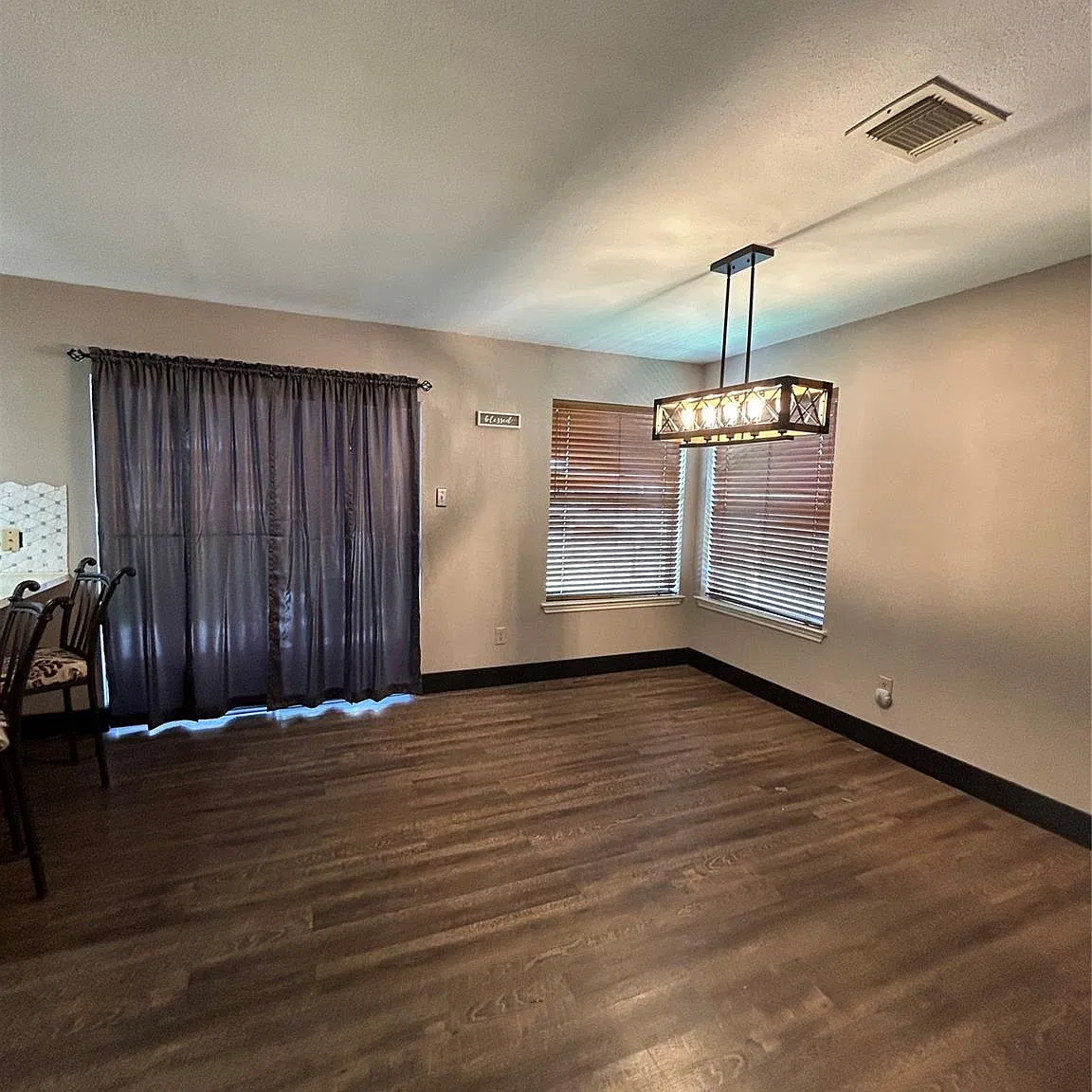 3 bed, 2.0 bath, 1494 sqft, $2,100 — Photo 3
