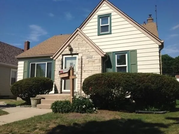 2421 S 72nd St, West Allis, WI 53219