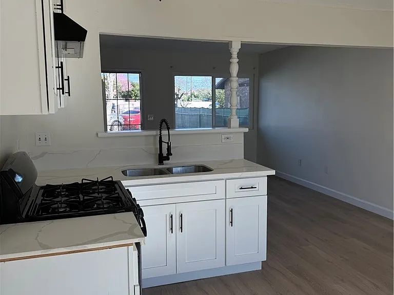 558 S Benjamin St — Photo 11