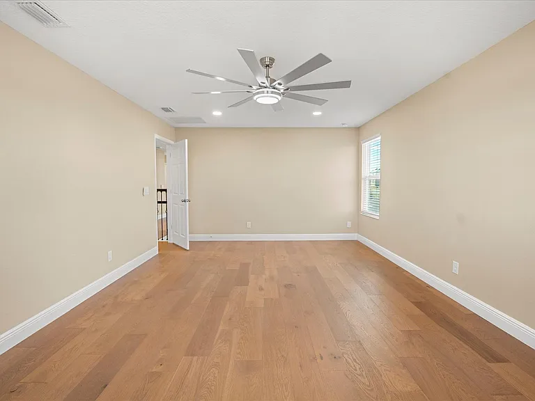 2049 Heart Lake Dr — Photo 30