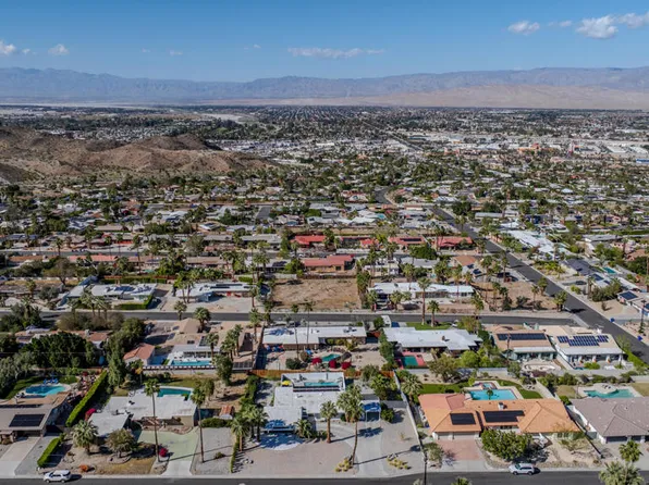 68420 Moonlight Dr, Cathedral City, CA 92234