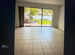9351 Fontainebleau Blvd APT B120, Miami, FL 33172