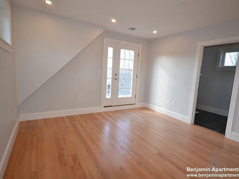 21 Shepard St #7 — Photo 3