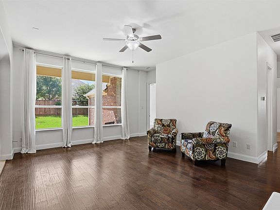 5th image of 1383 Sandhurst Dr