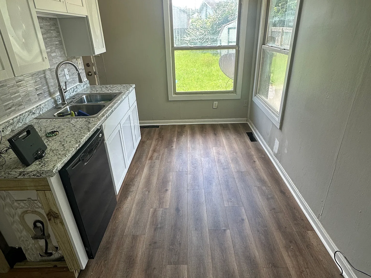 2262 Vale Dr — Photo 3