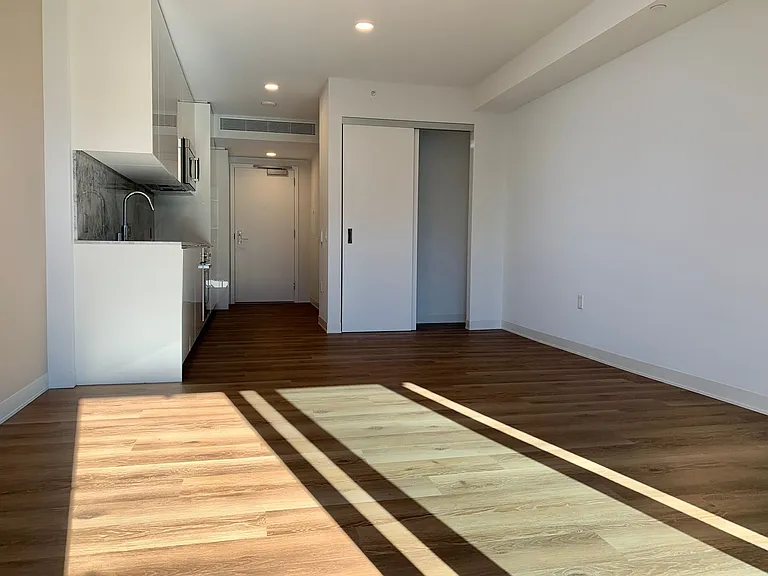 987 Queen St #4010 — Photo 8