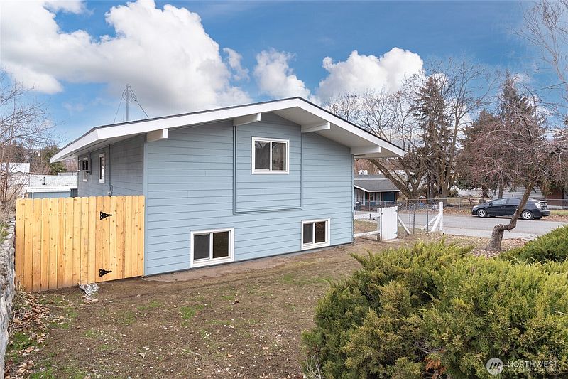 4th image of 314 3rd Avenue W