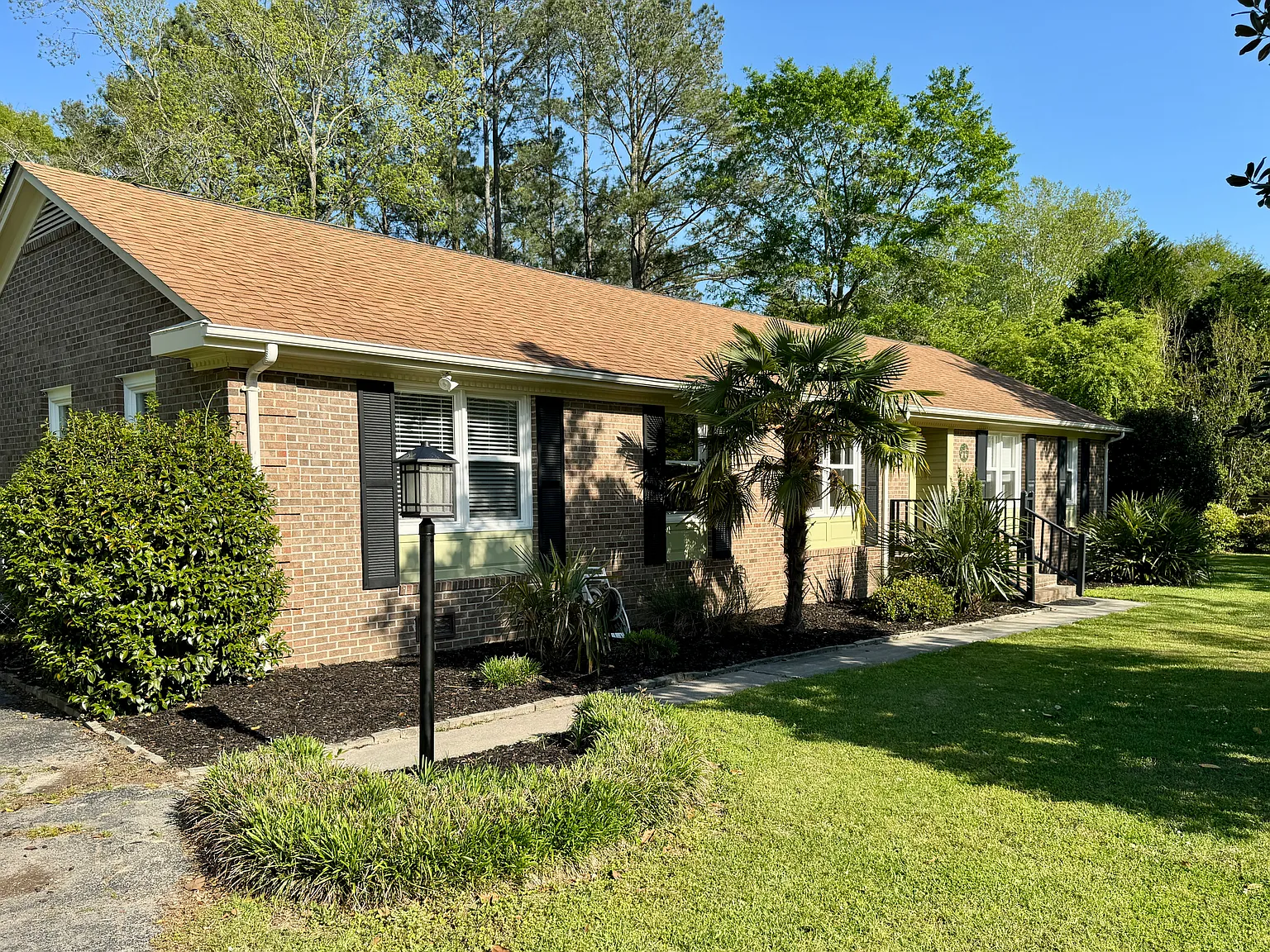 3 bed, 1725 sqft, $2,400 — Photo 1