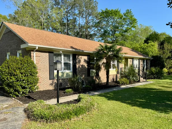 602 Circle Dr, Trent Woods, NC 28562