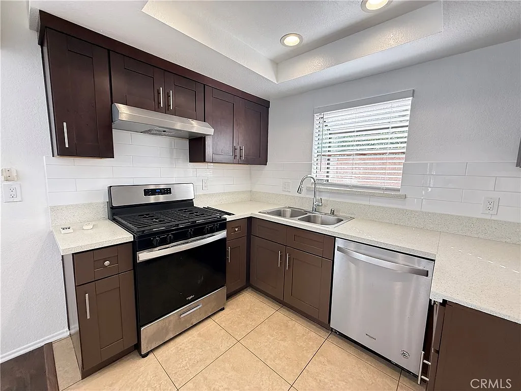 3 bed, 1180 sqft, $3,850 — Photo 4